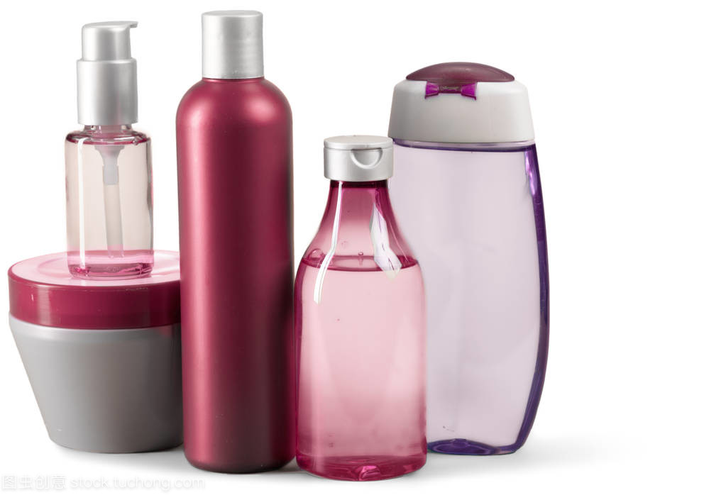 白色背景上的个人卫生用品 干净、简约与健康生活的视觉表达